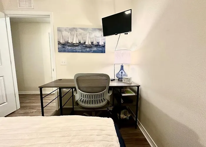Holiday home Close To Downtown, Beaches, And Nas! *