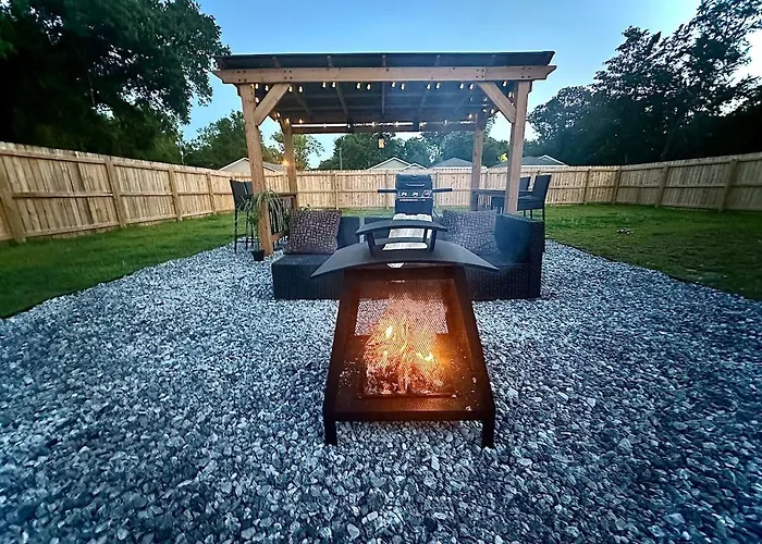 Holiday home Close To Downtown, Beaches, And Nas!