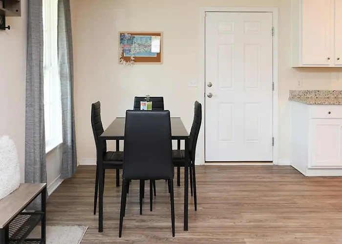 Close To Downtown, Beaches, And Nas! Holiday home Pensacola
