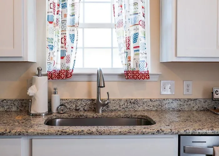 Close To Downtown, Beaches, And Nas! * Pensacola