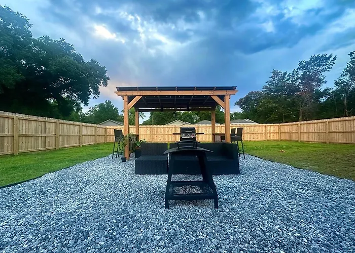 Close To Downtown, Beaches, And Nas! * Pensacola