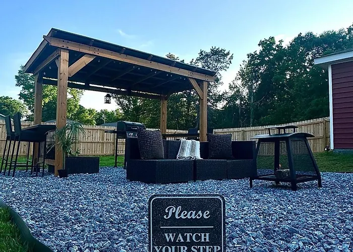 Holiday home Close To Downtown, Beaches, And Nas!