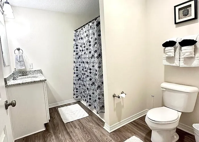 Close To Downtown, Beaches, And Nas! *