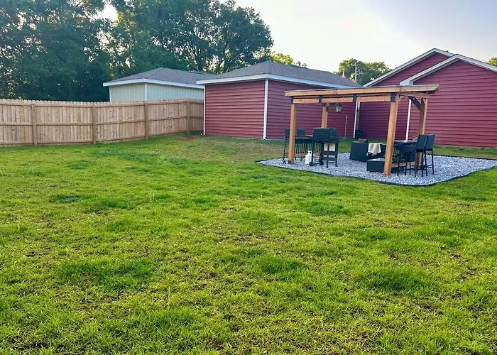 Close To Downtown, Beaches, And Nas! * Pensacola